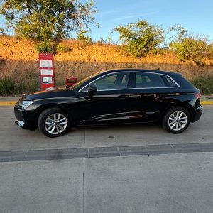 Audi negro lo tengo en alquiler