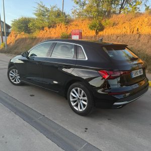 Audi negro lo tengo en alquiler